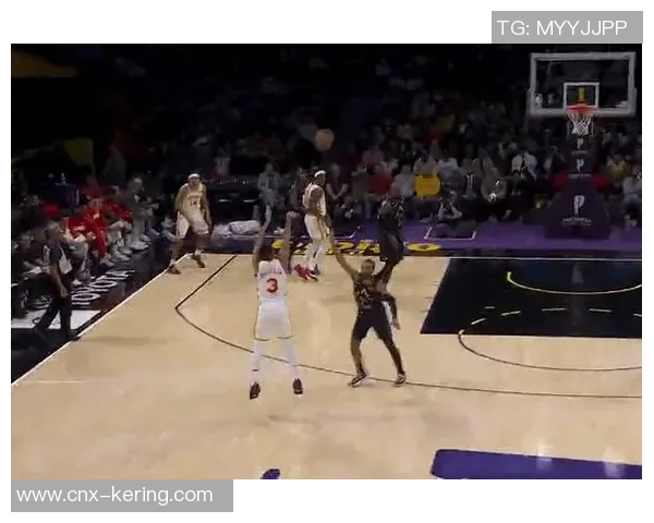 亚特兰大老鹰与湖人激战正酣谁能在这场对决中笑到最后